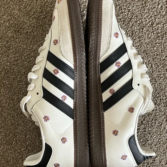 Adidas Samba White Sneakers with Black Stripes and Floral Embroidery - Picture 9 of 14